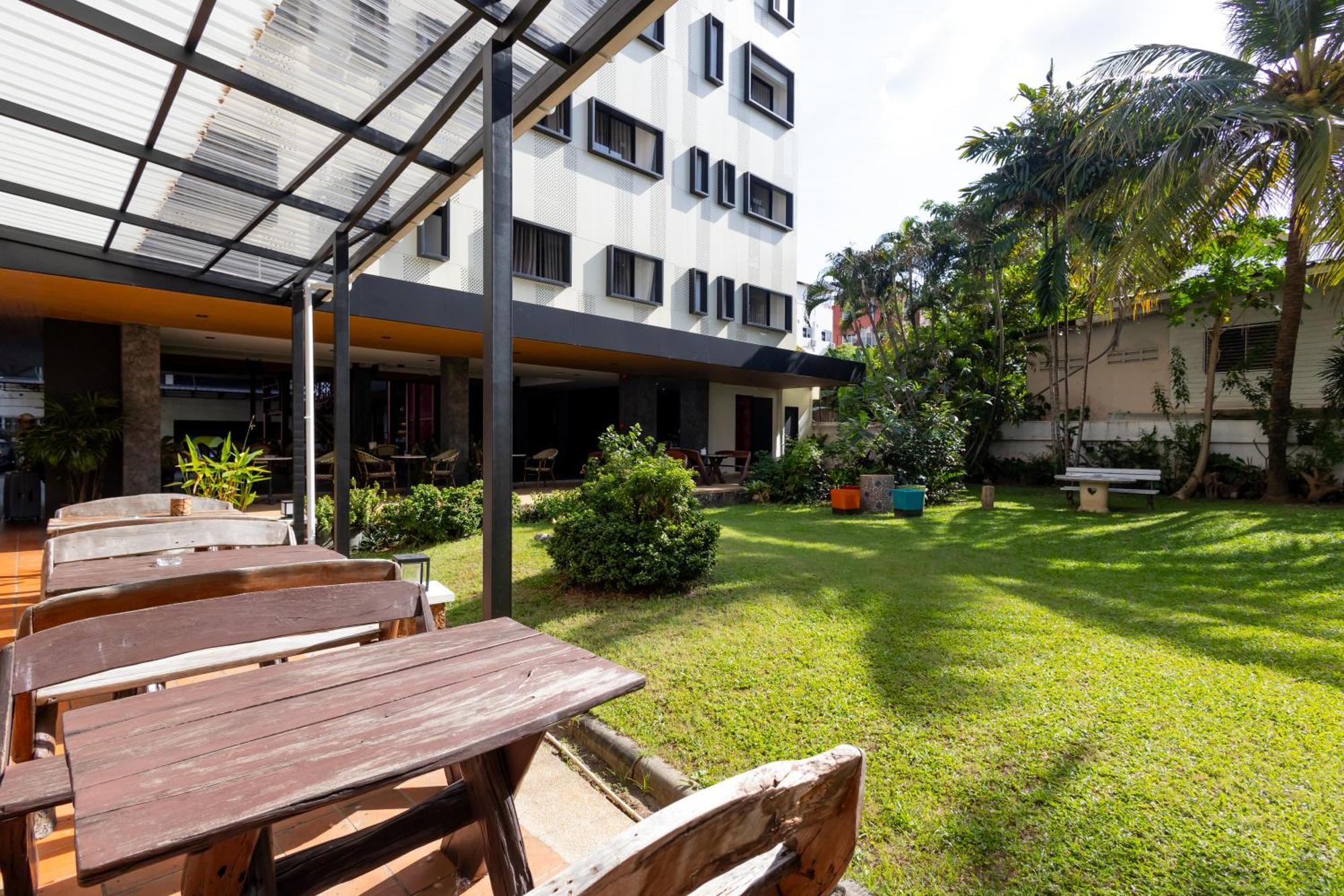 Penpark Place Bangkok Exterior photo