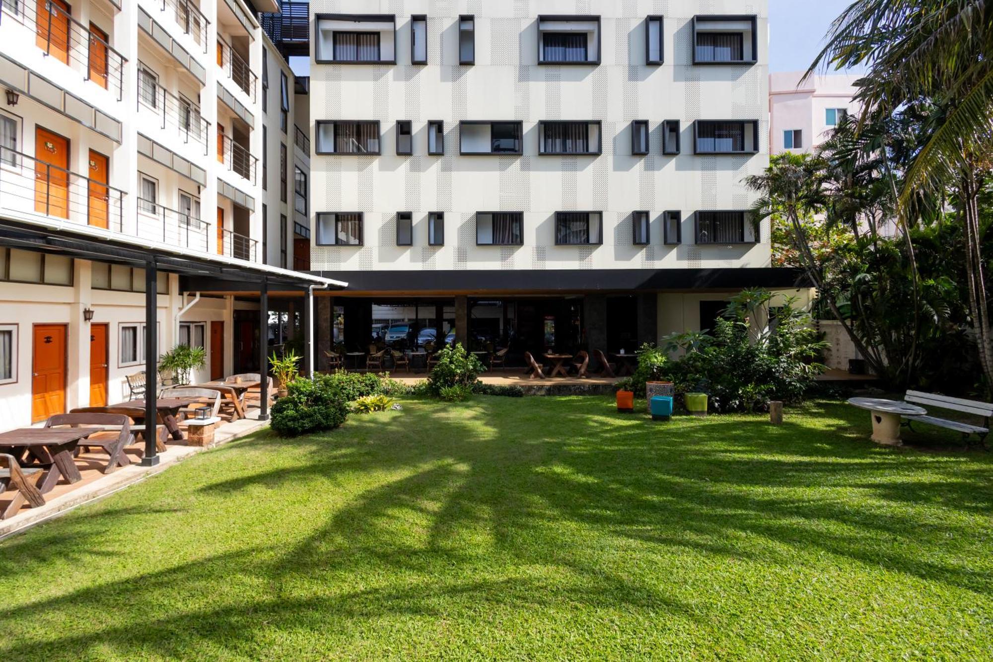 Penpark Place Bangkok Exterior photo