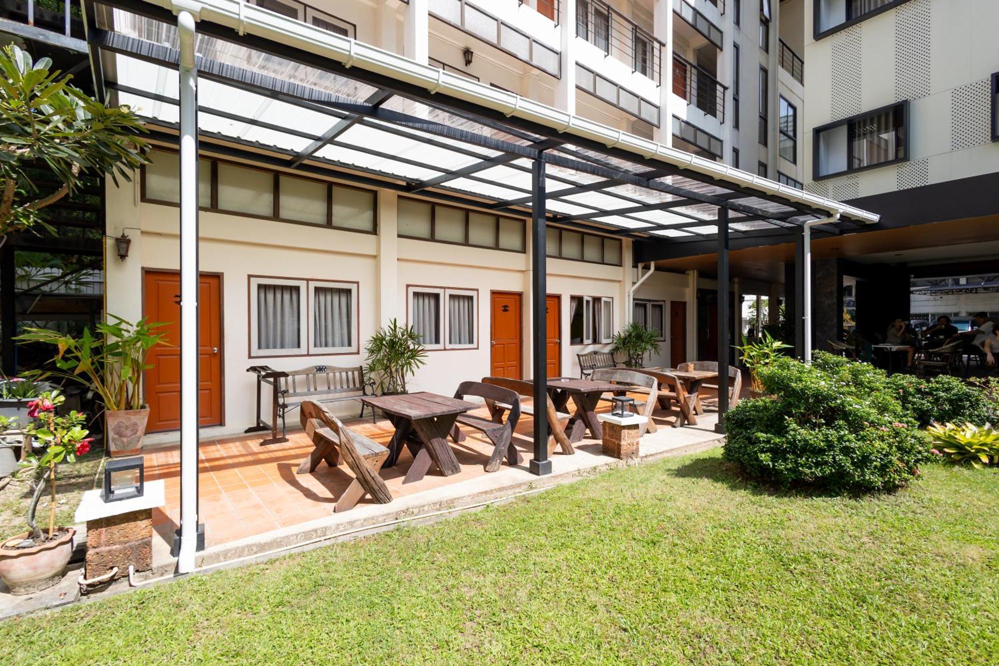 Penpark Place Bangkok Exterior photo